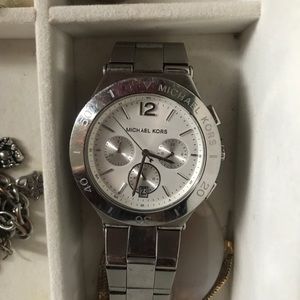 In great shape and suits any fit